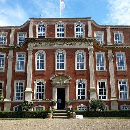 Chicheley Hall Exterior foto