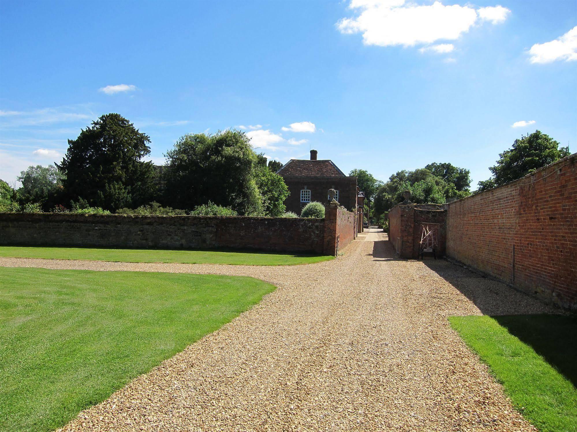 Chicheley Hall Exterior foto